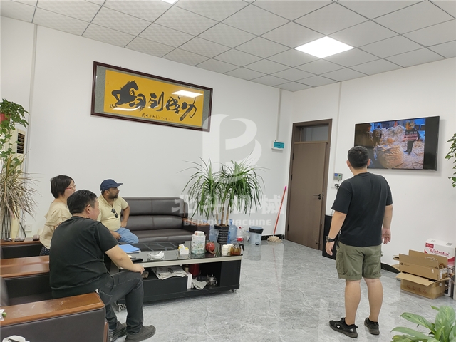歡迎孟加拉客戶(hù)來(lái)考察我公司工業(yè)烘干機(jī)